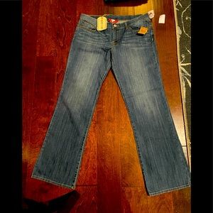Lucky Jeans mis rise, easy fit, slight flare. Size 14 -32